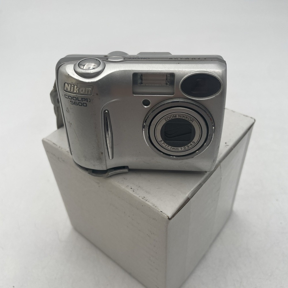 Nikon COOLPIX 5600 Digital Camera 5.1MP 3X Zoom+Battery+SD Card-READ
